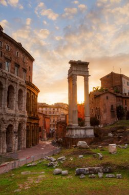 Marcellus Tiyatrosu Roma'da günbatımı