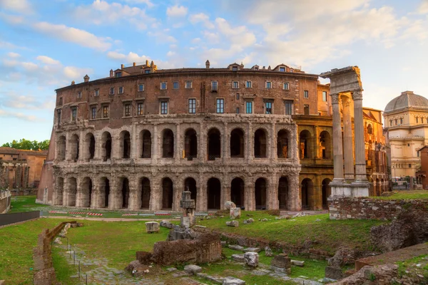 Au Théâtre de Marcellus à Rome, Italie, au coucher du soleil — Photo