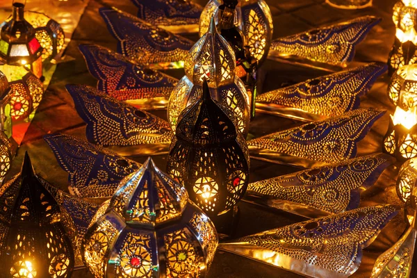 Rows of arabic lanterns with burning candles — Stock Photo, Image