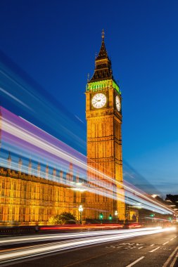 Big Ben ile Westminster Sarayı gece