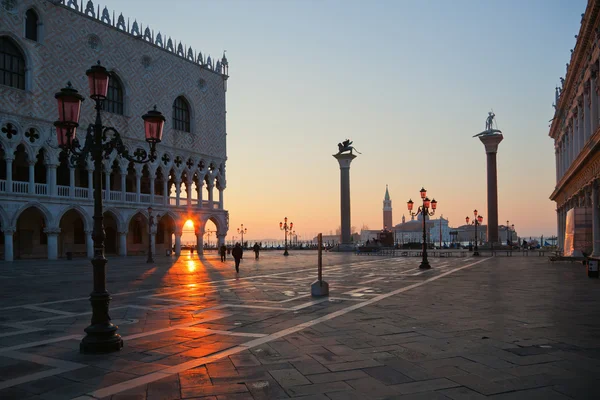 Piazza San Marco en Venecia al amanecer — Foto de Stock