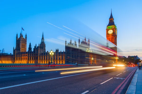 Big Ben ile Westminster Sarayı gece