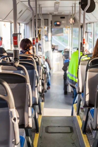 Wnętrze autobusu z małej głębi ostrości — Zdjęcie stockowe