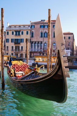 Geleneksel gondol Venedik, İtalya Grand Canal üzerinde