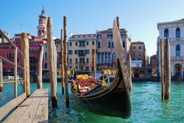 Geleneksel gondol Venedik, İtalya Grand Canal üzerinde
