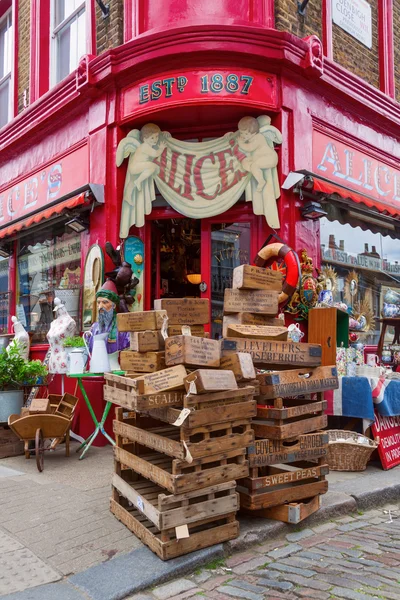 Tienda de antigüedades en Portobello Road en Londres, Reino Unido —  Fotos de Stock