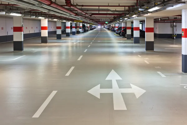 Ondergrondse garage — Stockfoto