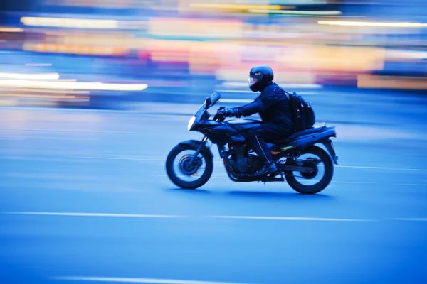 Motosiklet gece trafik hareket bulanıklığı