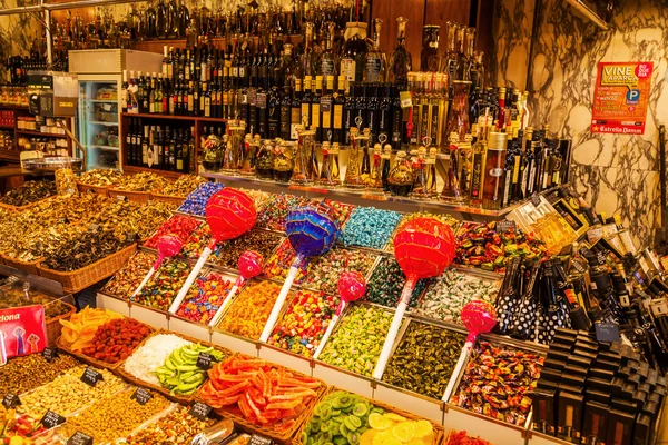 Market stall with candies in the market hall La Boqueria in Barcelona, spain — Stock Photo, Image
