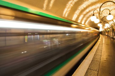 Paris Metro Hareket Bulanıklığı