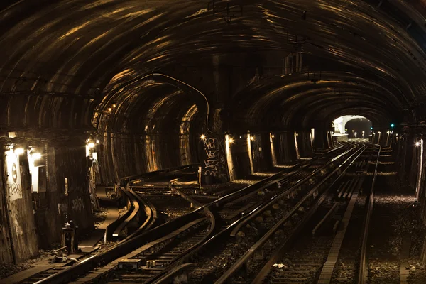 Metro tunnel i Paris, Frankrike – stockfoto