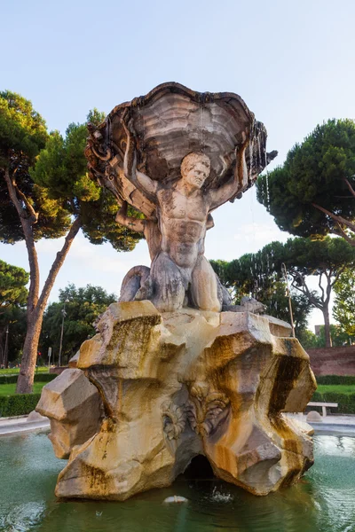 Fonte antiga no Forum Boarium em Roma, Itália — Fotografia de Stock