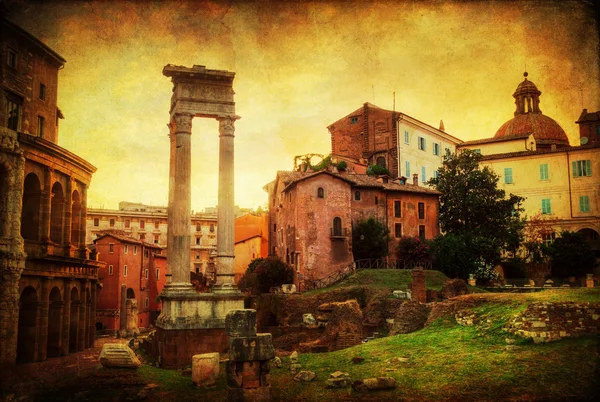 Vintage stil bild av antika kolumner bredvid Marcellus teatern i Rom, Italien — Stockfoto