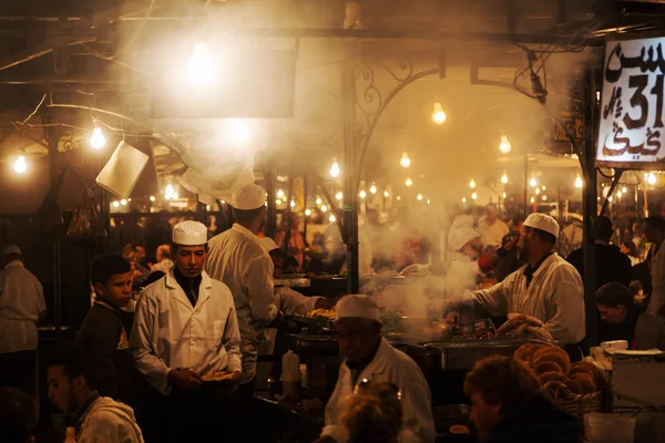Cookshops a híres tér Djemaa el Fnaa itt: Marakes, Marokkó — Stock Fotó