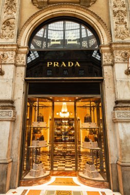 Prada mağaza, Milano, İtalya