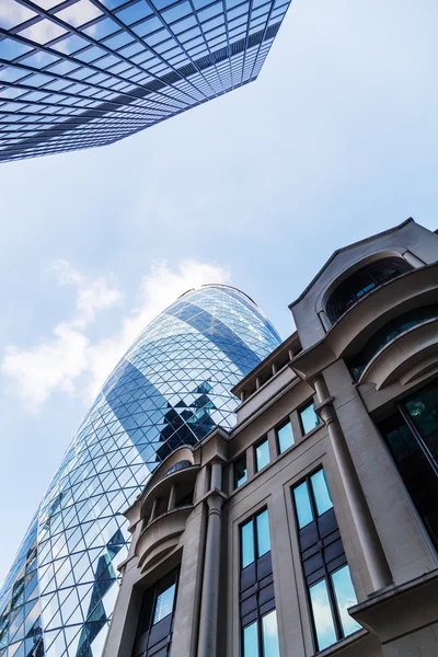 Rascacielos modernos en la ciudad de Londres — Foto de Stock