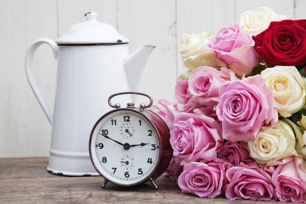 Bodegón con rosas rosadas — Foto de Stock