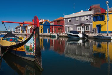 renkli evler kanalında Aveiro, Portekiz
