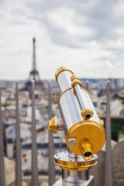 Telescopio con vista sulla città di Parigi con la famosa Torre Eiffel — Foto Stock