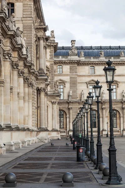 Louvre v Paříži, Francie — Stock fotografie