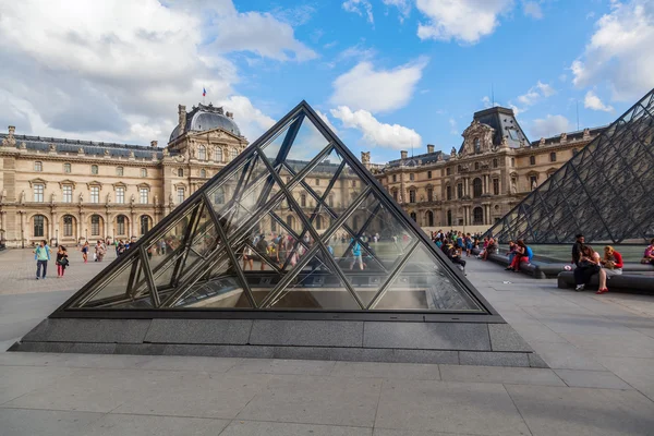 Luvru în Paris, Franța — Fotografie, imagine de stoc