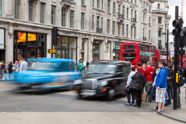 Typische Straßenszene in London, Großbritannien — Stockfoto