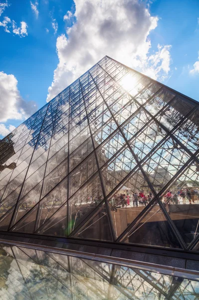 Louvre v Paříži, Francie — Stock fotografie