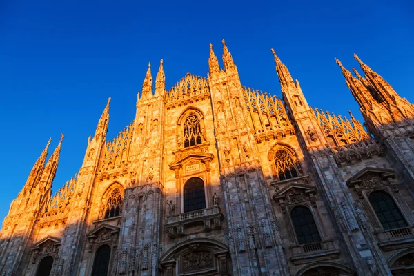 Milano Katedrali'ne akşam ışık — Stok fotoğraf