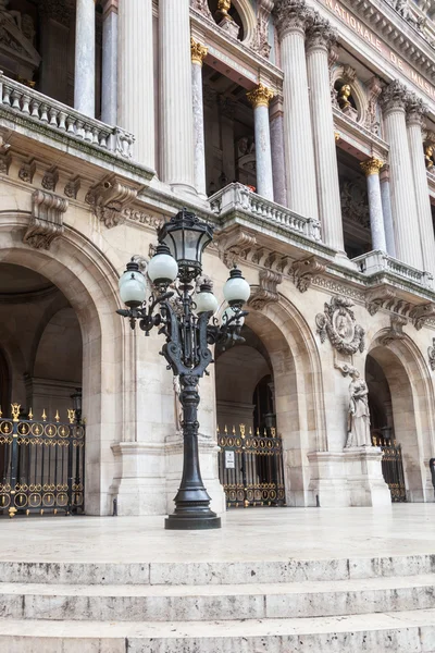 Detail van de Palais Garnier in Parijs, Frankrijk — Stockfoto