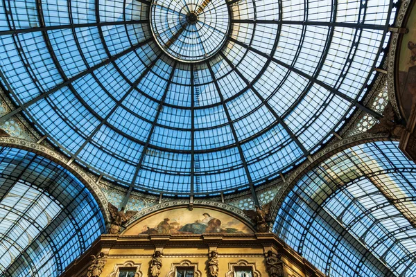 Dachu słynnego Galleria Vittorio Emanuele Ii w Mediolan, Włochy — Zdjęcie stockowe