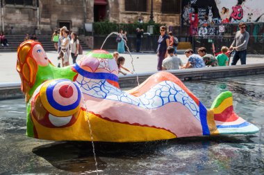 Stravinsky çeşme yakınındaki Centre Pompidou Paris, Fransa