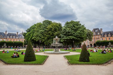 Place des Vosges, Paris, Fransa Marais bölgesinde