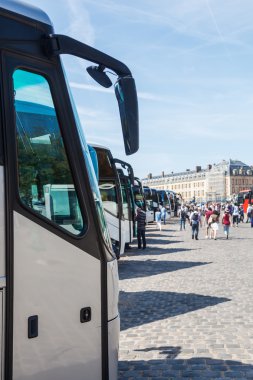 Turist otobüsleri üst üste