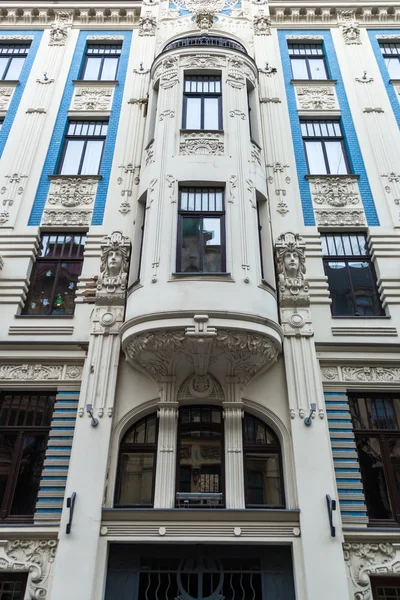 Fassade eines Jugendstilgebäudes in Riga, Lettland — Stockfoto