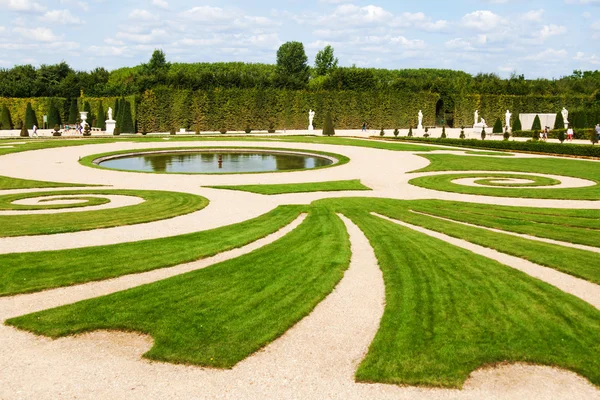 Os jardins do Palácio de Versalhes — Fotografia de Stock