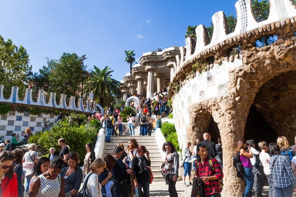 Park Guell van architect Antoni Gaudi in Barcelona, Spanje Spanje — Stockfoto