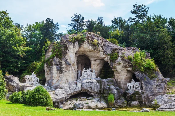 Apollo grot in de tuin van het paleis van Versailles, Frankrijk — Stockfoto