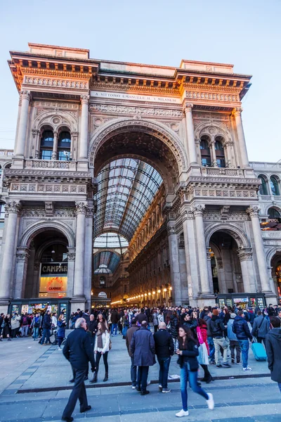 Galleria Vittorio Emanuele Ii v Miláně, Itálie, za úsvitu — Stock fotografie
