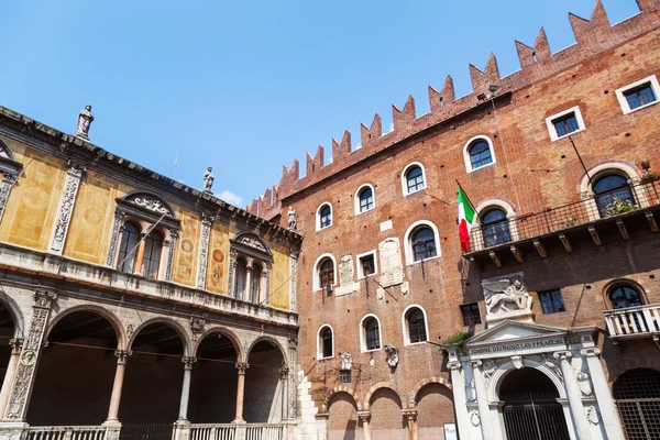 Verona, İtalya Piazza dei Signori, tarihi binalar — Stok fotoğraf