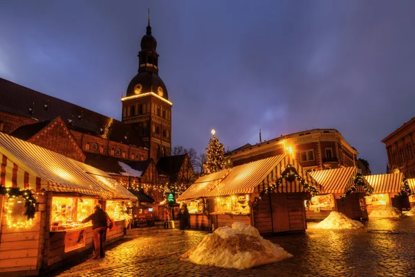 Mercado de Natal na cidade velha de Riga, Letónia — Fotografia de Stock