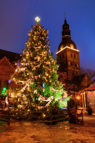 Noel pazarı eski şehir Riga, Letonya — Stok fotoğraf