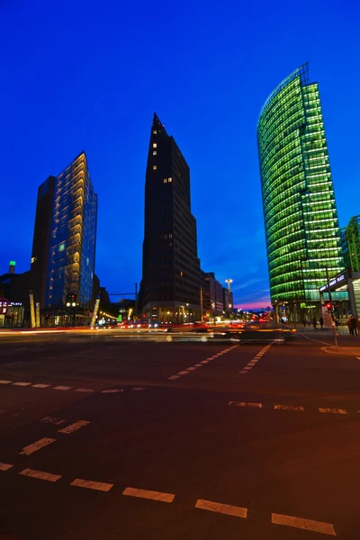 Vue de nuit de la place Potsdamer à Berlin, Allemagne — Photo