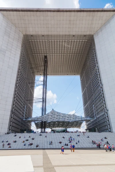 La Grande Arche de la Defense в Париже, Франция — стоковое фото