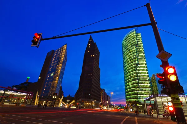 Nacht uitzicht op het plein Potsdamer in Berlijn, Duitsland — Stockfoto