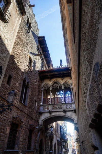 Archway in the historical Gothic Quarter in Barcelona, Spain — Stock Photo, Image