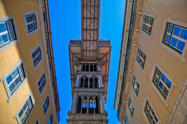 Лифт Santa Justa в Лиссабоне, Португалия — стоковое фото