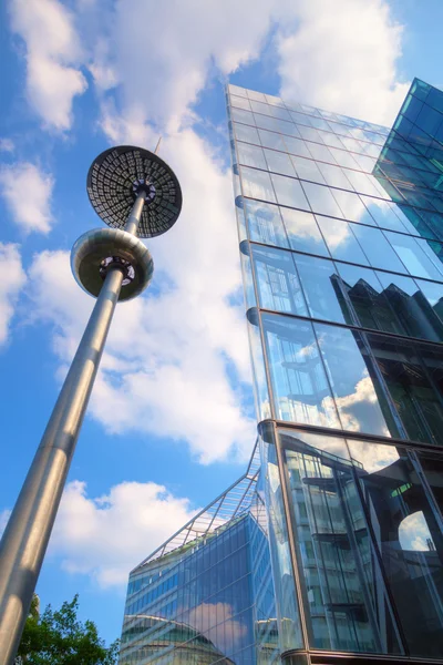 Londra'daki City Hall yakınındaki modern binalar — Stok fotoğraf