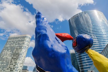 Renkli modern Heykel Sergisi La Defense, Paris, Fransa