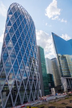 Paris, Fransa, La Defense İlçesi'nde modern gökdelen