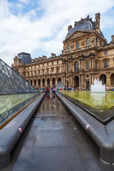 Louvre Museum in Paris, Frankreich — Stockfoto